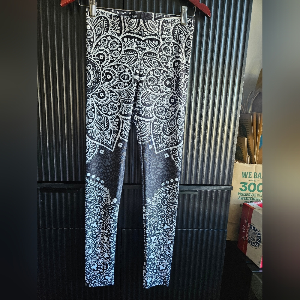 Black and White Paisley Leggings